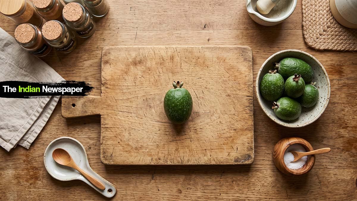 फेजोआ (Feijoa / Pineapple Guava): अनोखी खुशबू और हाई फाइबर वाला ट्रॉपिकल सुपरफल