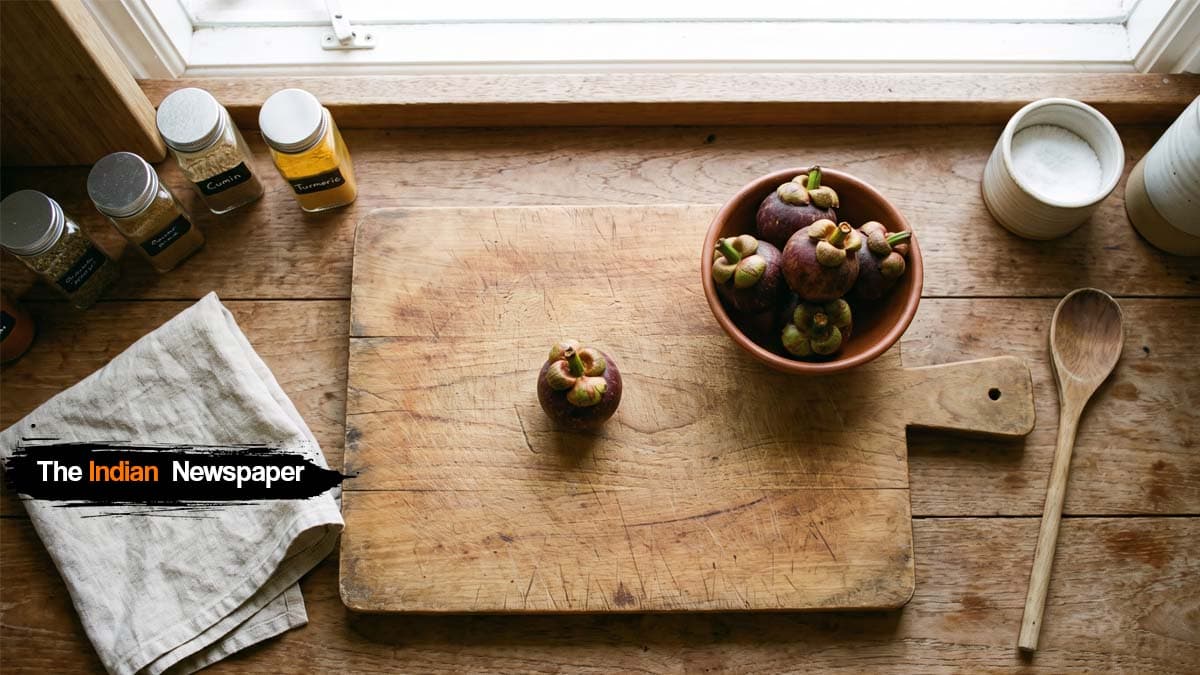 मेंगोस्टीन (Mangosteen): क्वीन ऑफ फ्रूट्स – बैंगनी छिलका, सफेद गूदा और एंटीऑक्सीडेंट का खजाना