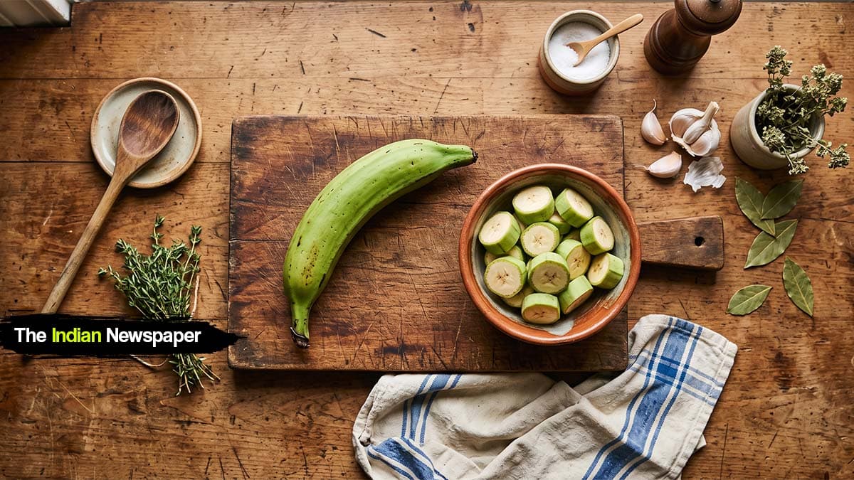 कच्चा केला (Green Raw Banana): सब्जी वाला केला – रेसिस्टेंट स्टार्च, फाइबर और पाचन का देसी पावरहाउस