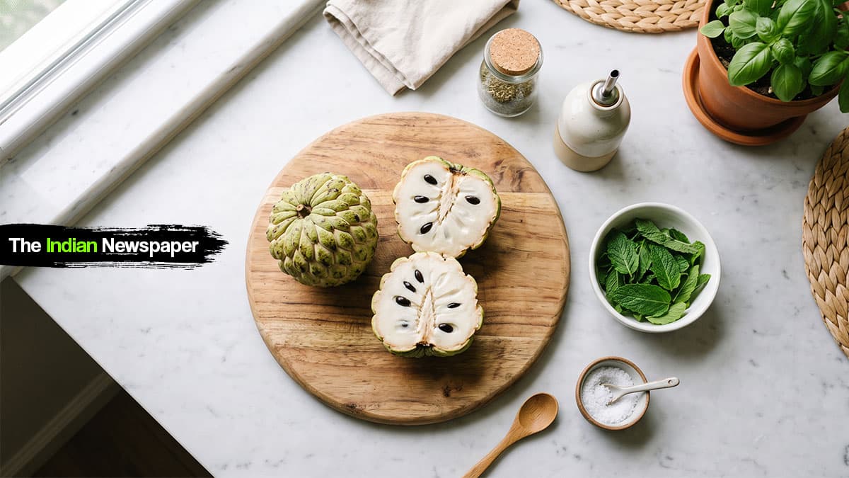 Custard Apple / रामफल: क्रीमी गूदे वाला ट्रॉपिकल फल